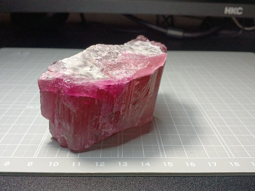 ピンクトルマリン　大型結晶　215g　原石　鉱物標本