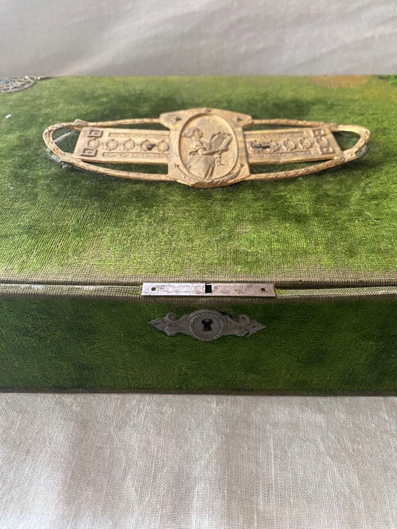 パスザバトンで購入　アンティーク小物入れ　古い箱　USED ディスプレイ備品に