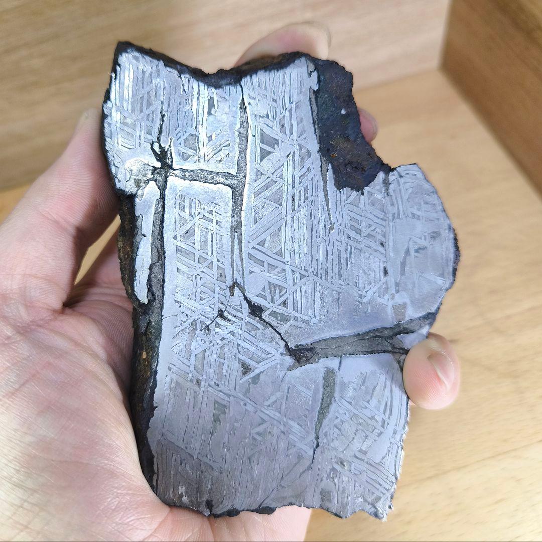 極上 アルタイ鉄隕石 700g 隕石　パワーストーン　宝石 天然石