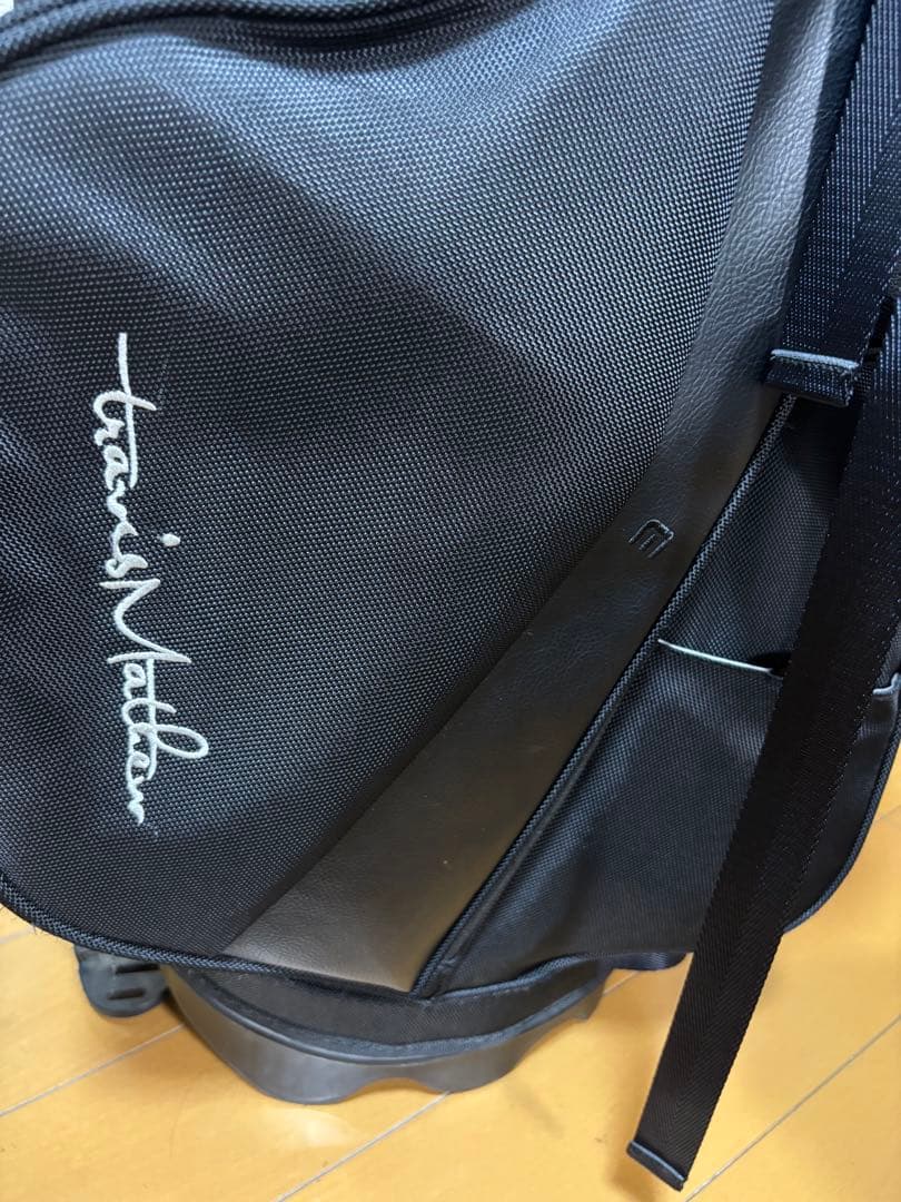 Travis Mathew ブラックキャディバッグ