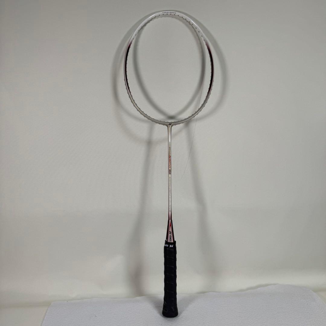希少 廃版モデル YONEX AEROTUS100 バドミントン　ラケット