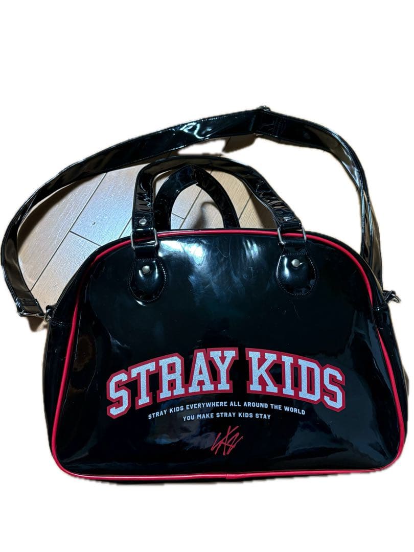 stray kids(スキズ)ワールドツアー JAPPAN エナメルバッグ(韓流