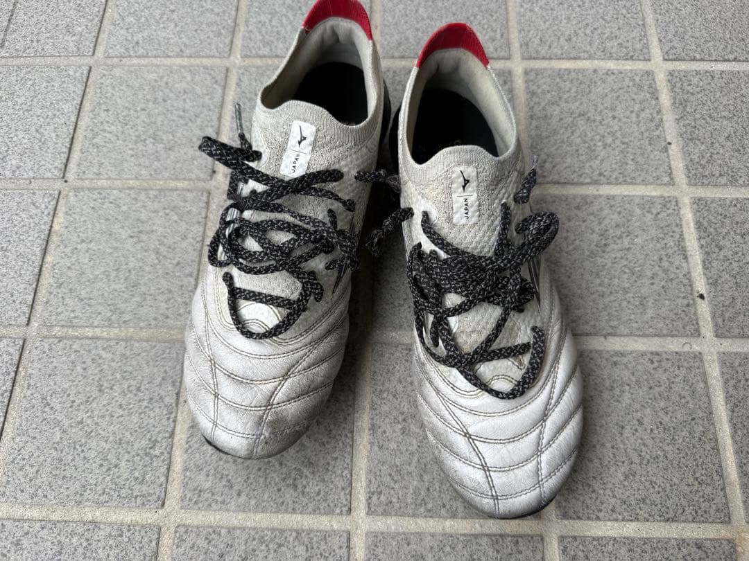 Mizuno モレリアネオ4β サッカースパイク　ホワイト/レッド 23.5