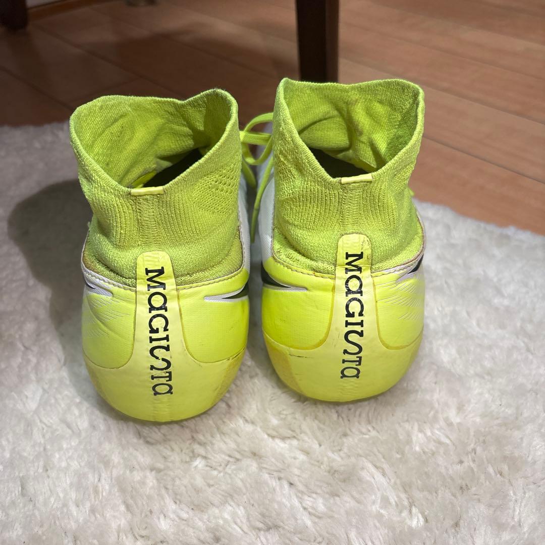 Nike サッカーシューズ マジスタ ホワイト27.5cm 「値下げしました」