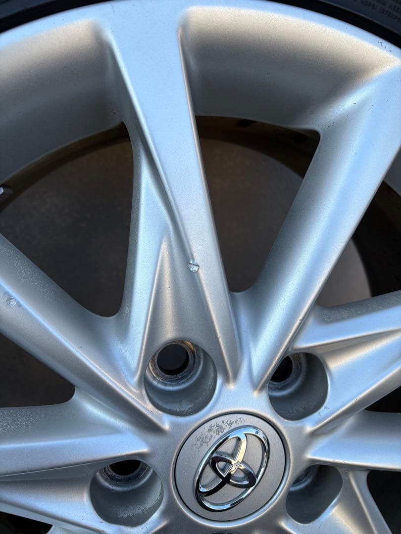 トヨタプリウスα純正17インチホイールセット Laufennタイヤ付き