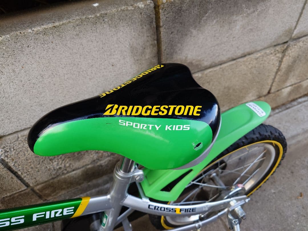 美品【東京　手渡し】　ブリヂストン キッズ クロスファイヤー　16インチ　緑