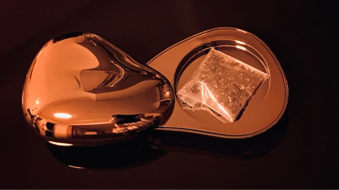 最高級な宇宙の隕石の粉ケース付き ⚜️✨　宇宙の流れ星の粉 ✨✨✨