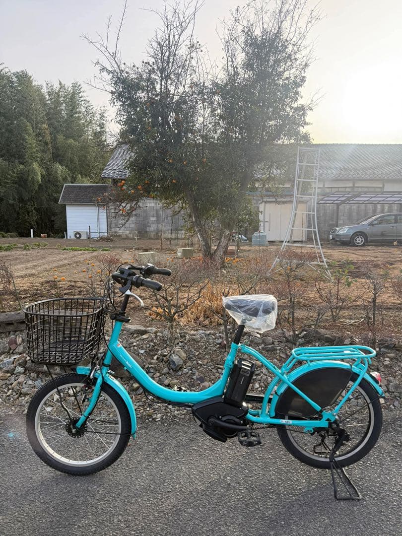 ヤマハ電動アシスト自転車、シティバイク、ブルー色。
