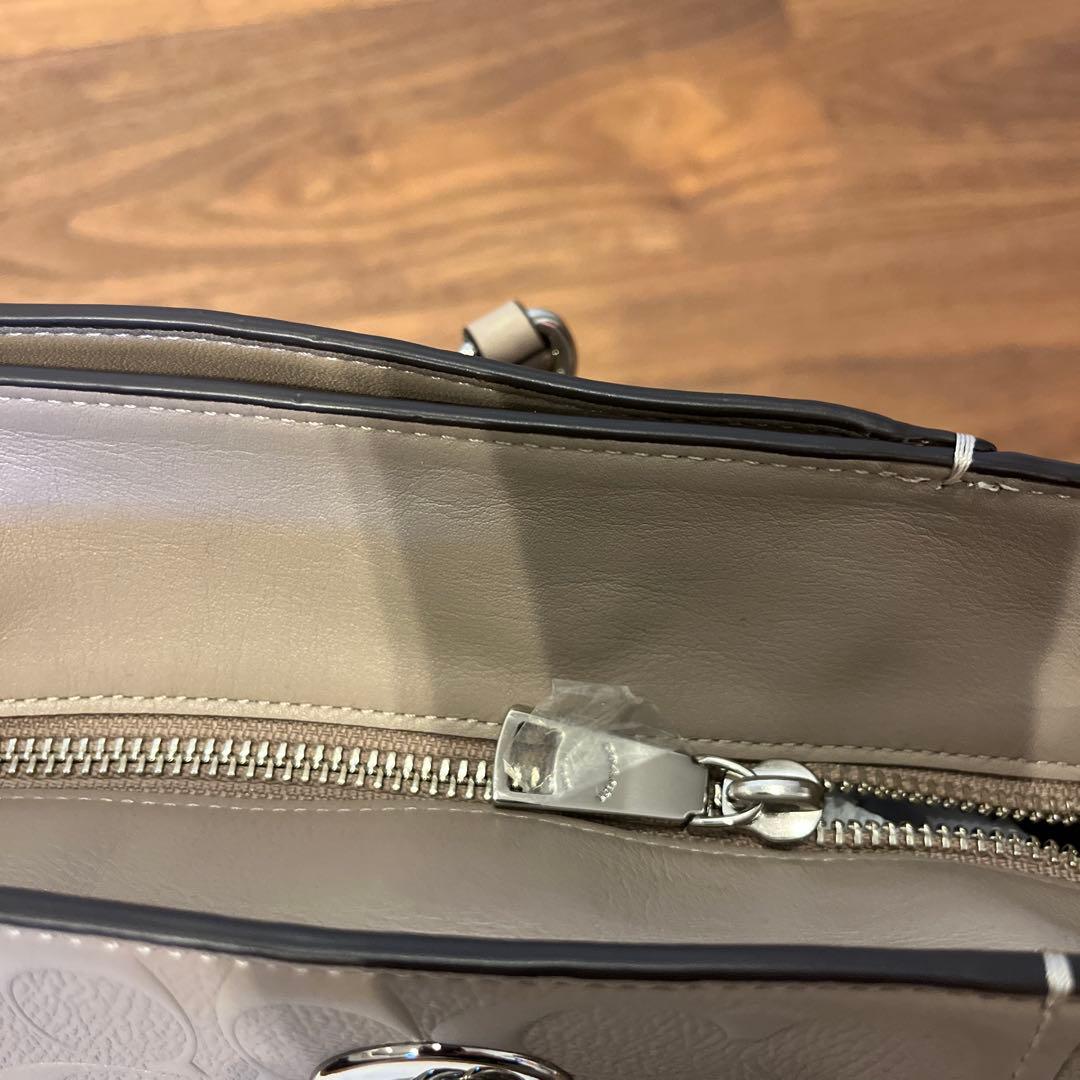 【ハワイで購入】新品COACH エンボス加工 ベージュトートバッグ