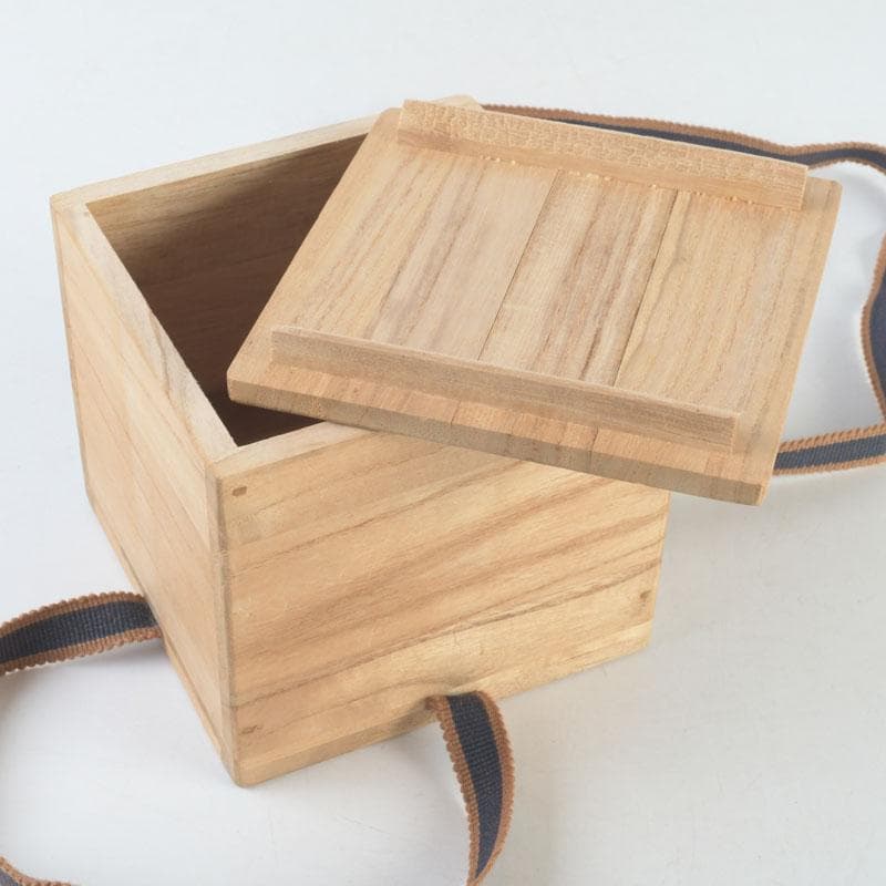 茶道具　青釉　花草文　茶碗　在銘　時代箱付　V　9705