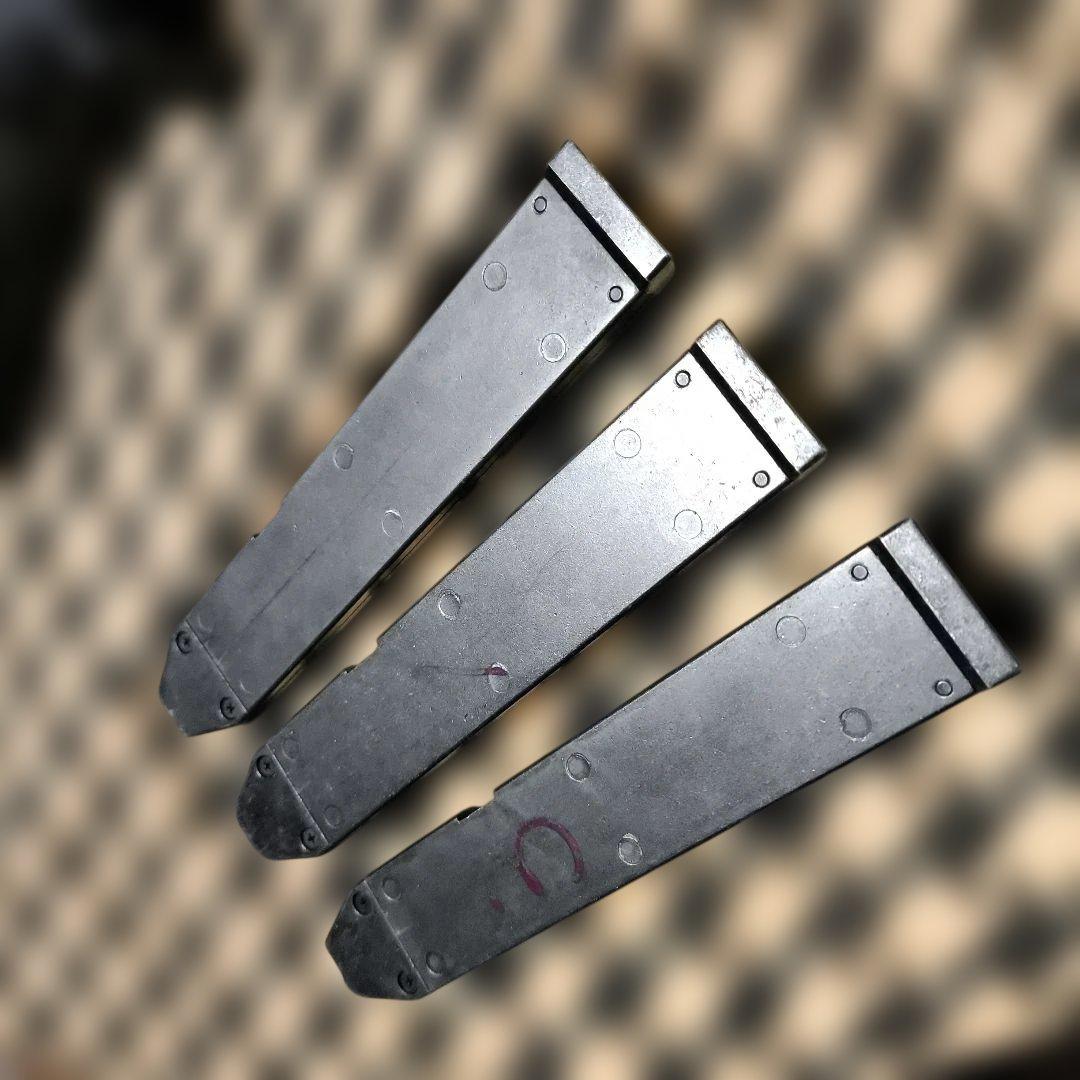 1 東京マルイ製　電動ハンドガン　グロック18C　予備マガジンセット