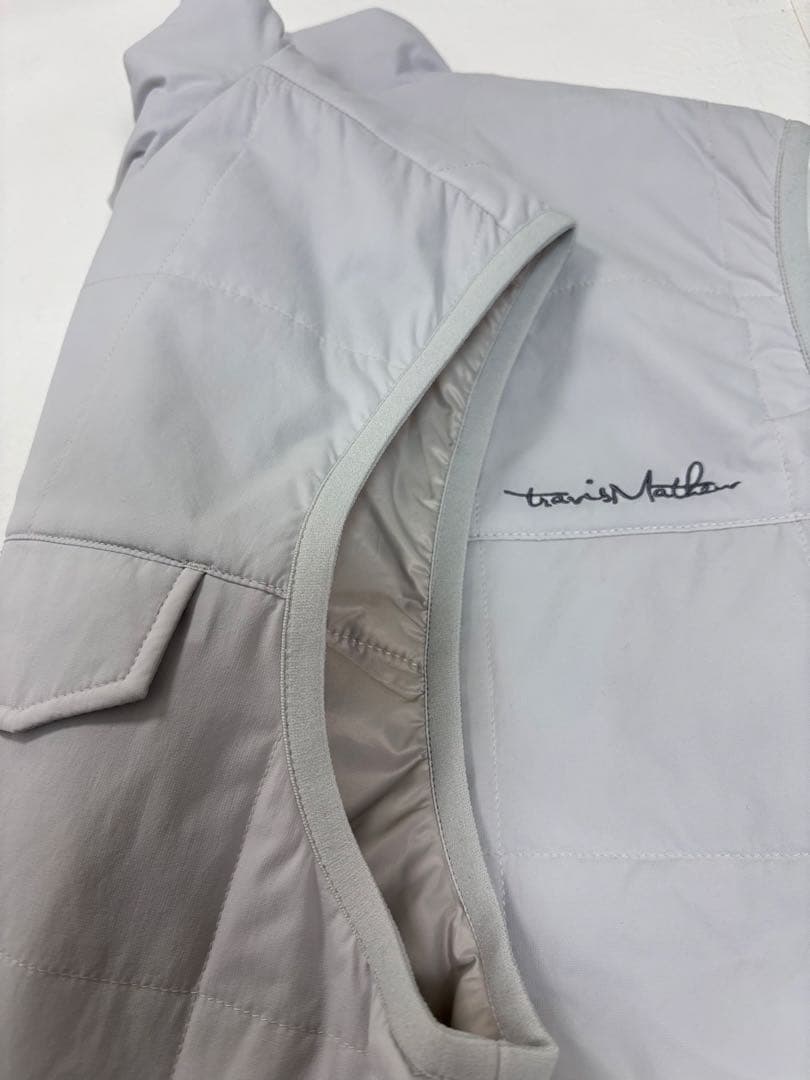 【極美品】トラビスマシュー ゴルフ ベスト グレー L 石川遼 着用 ブランド