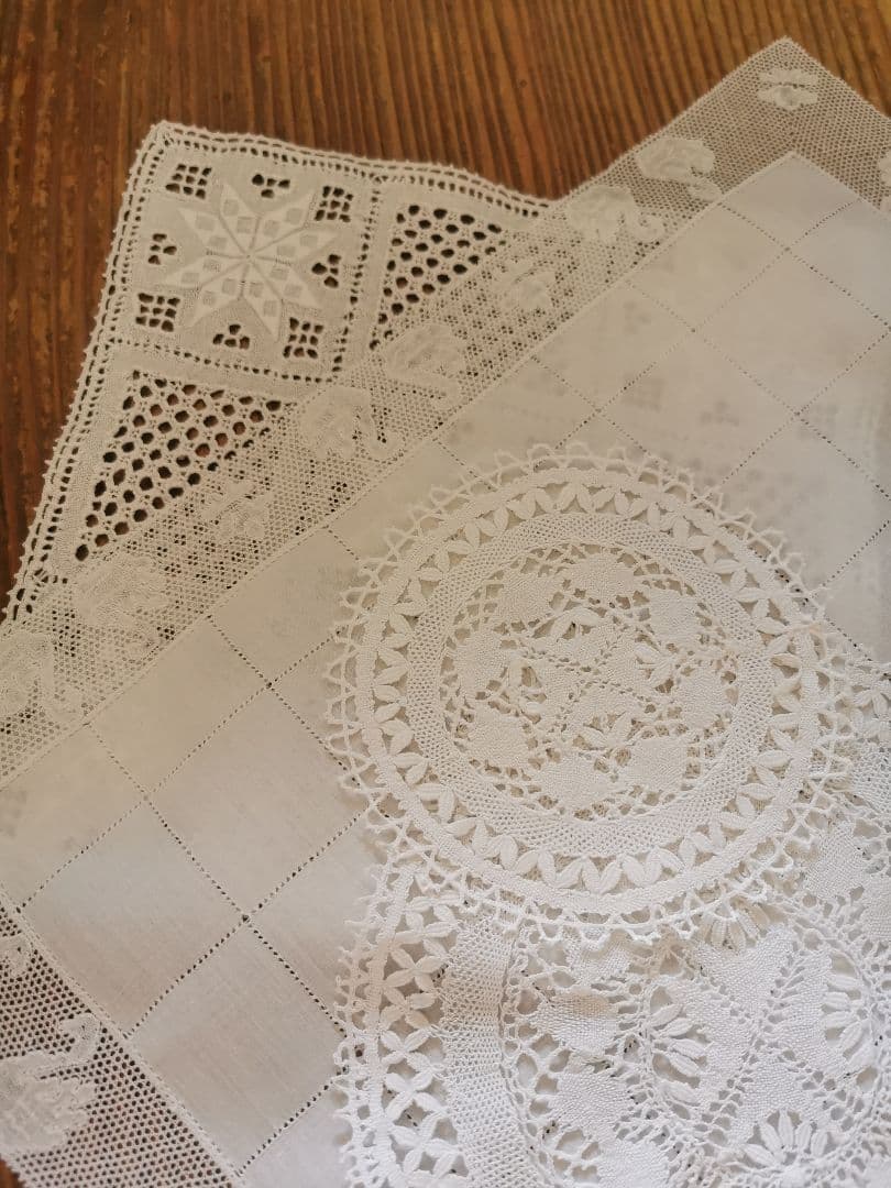 アンティーク マルチーズレース ラウンド小ドイリー 涼やかな麻糸 マルタ十字✠