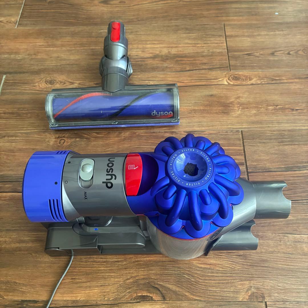 2022年製Dyson スティッククリーナー本体 充電器　各種アタッチメント付き