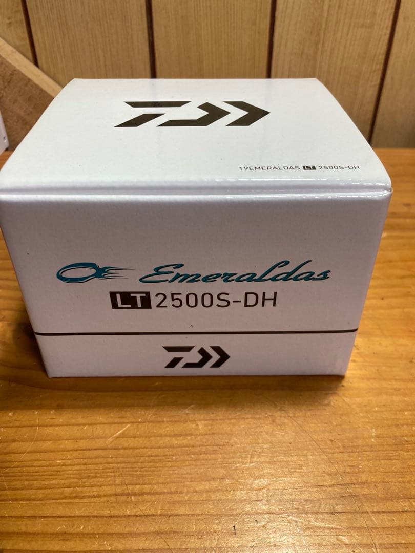 美品　Daiwa Emeraldas LT2500S-DH スピニングリール
