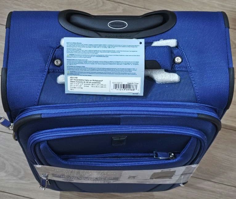 [Travelpro] Maxlite 5 22インチ 拡張可能スーツケース