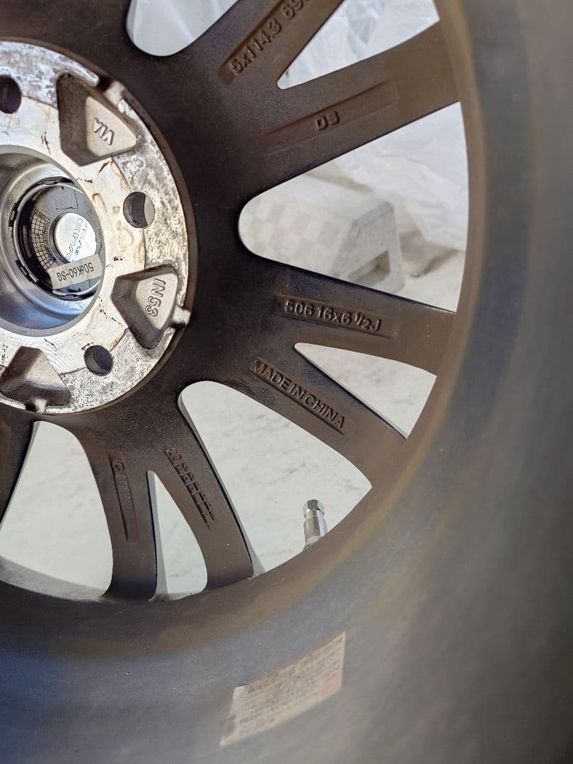 りんご　WINTERMAX 205/60R16 スタッドレスタイヤセット