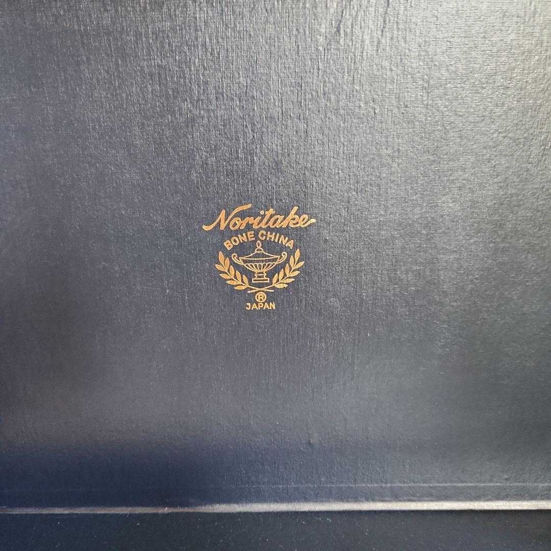 りるノリタケ‥ニワトリ置物