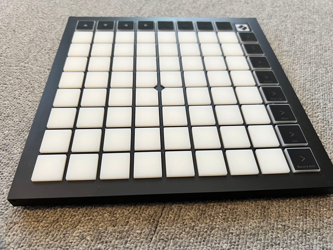 NOVATION Launchpad Mini MK3 MIDIコントローラー