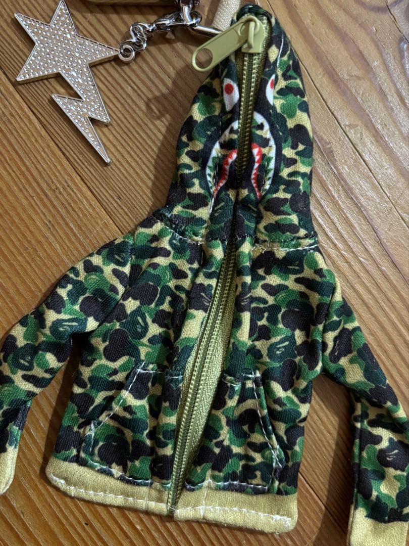⭐︎⭐︎A BATHING APE ⭐︎⭐︎エイプカモパーカー型キーホルダー