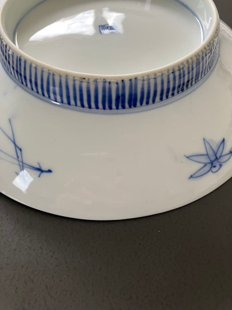 櫛高台の孔雀と花の模様の皿