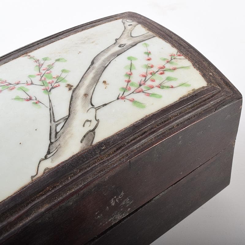 中国　粉彩　梅蝶文飾り　木製　収納箱　宝石箱　C　R7579