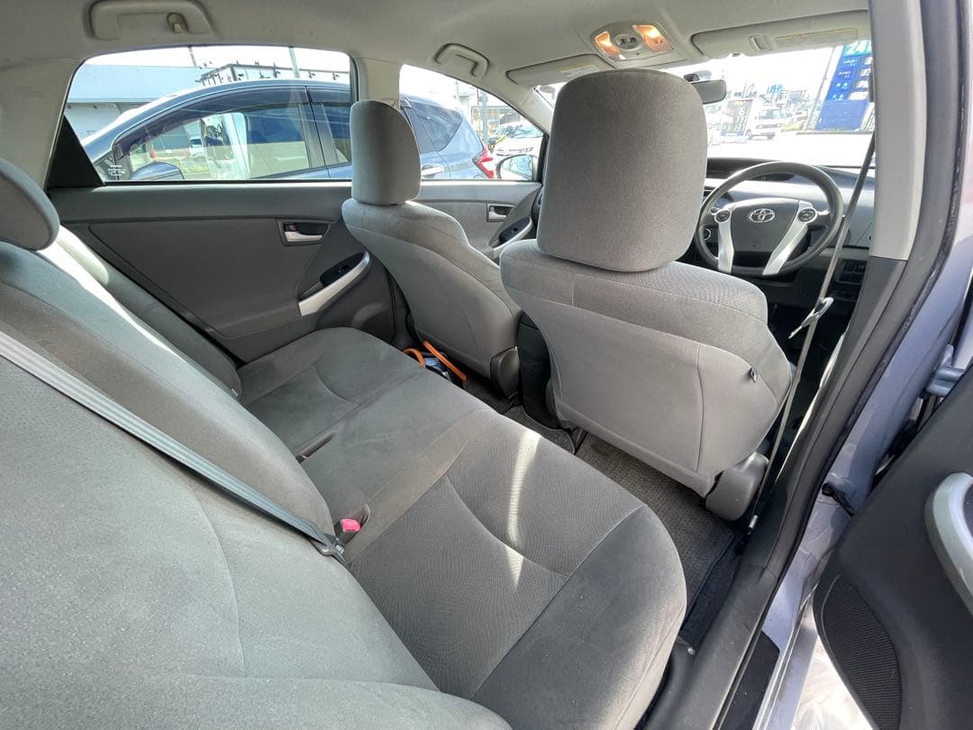 大阪より個人出品プリウス車検令和9年3月迄！ハイブリッド