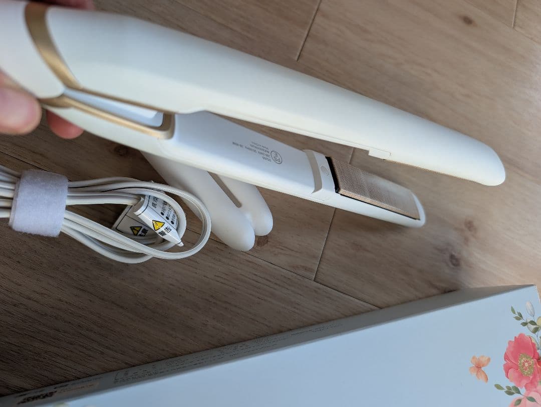 即発送★美品通電確認済　KINUJO ストレートヘアアイロン ホワイト