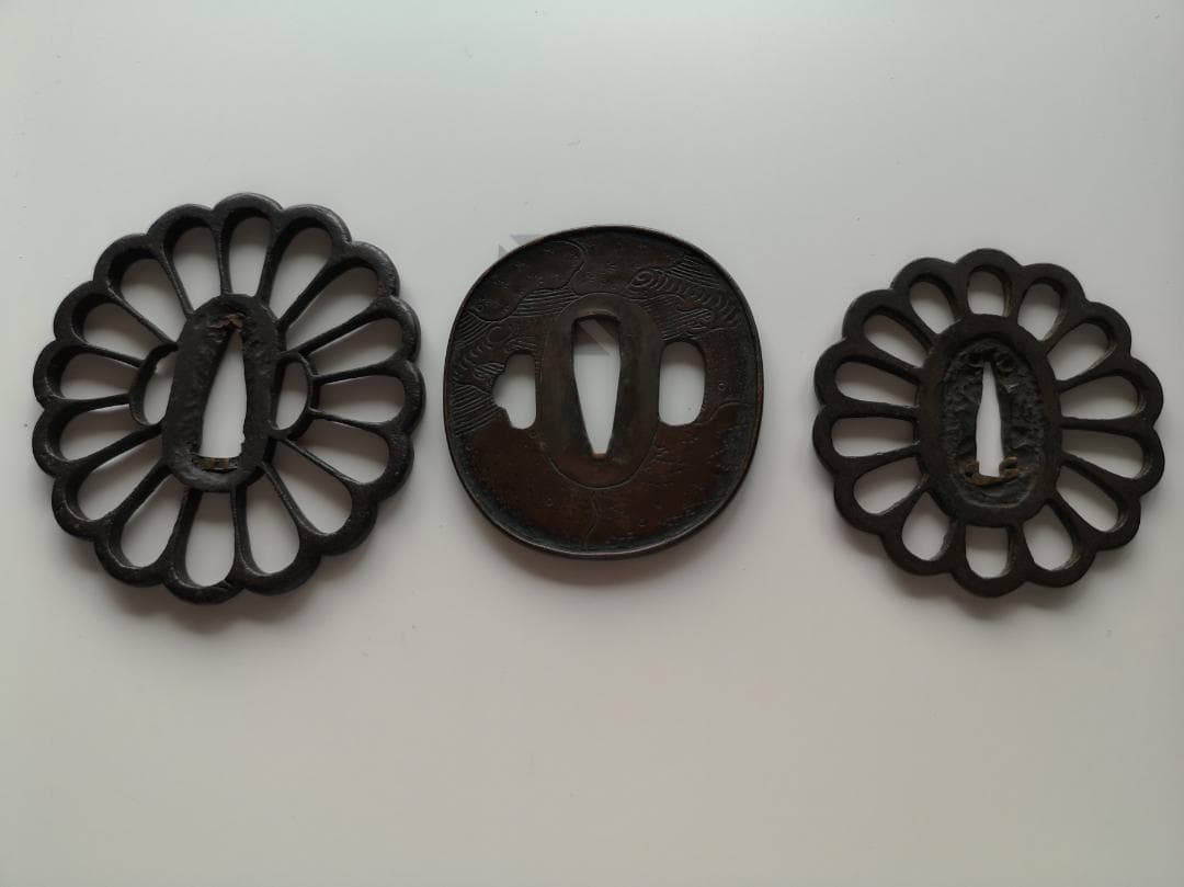 花弁型黒色鉄製刀の鍔3点セット