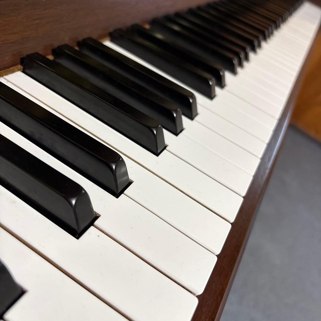 ヤマハ アップライトピアノ 木目 ブラウン 付属品付き