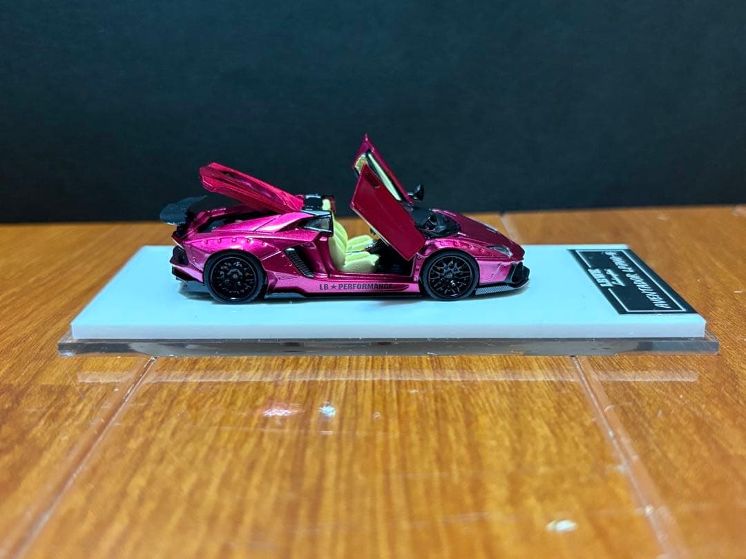 1/64 ランボルギーニ　アヴェンタドール　LP700