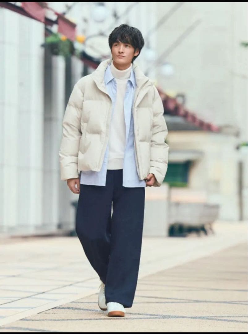 ユニクロ シームレスダウン(フードなし) Lサイズ　ホワイト