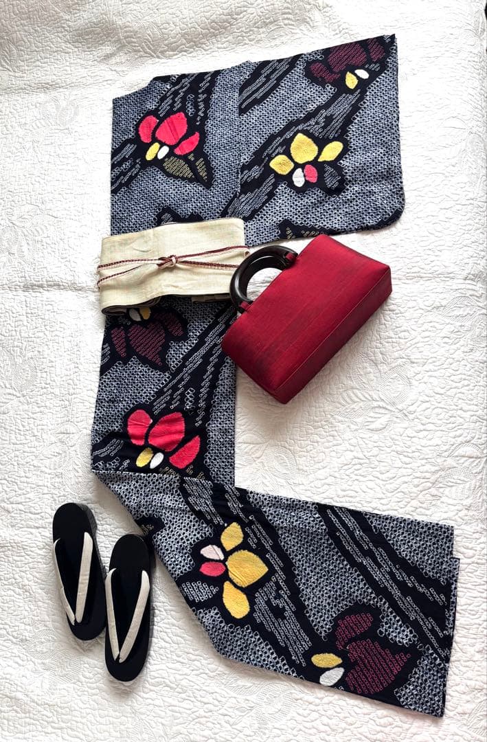 粋な大人の浴衣 高身長の方にも ◆ 有松絞り 舞花文 華麗な洋花の柄