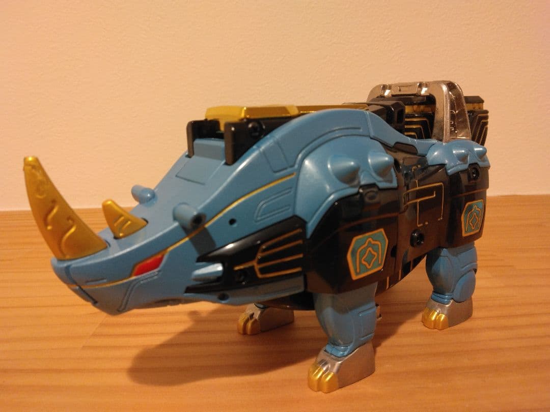 ガオレンジャー☆ガオライノス＆ガオマジロ(美品)