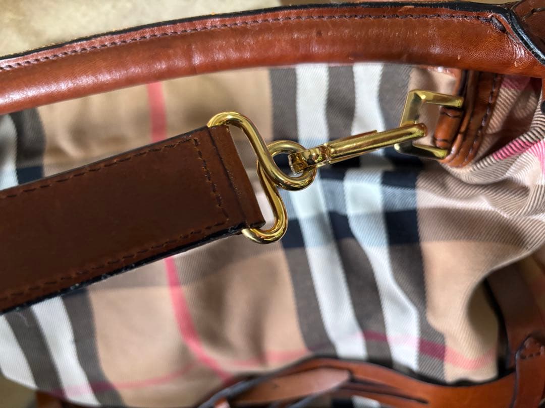 ほぼ未使用 Burberry ショルダーバッグ