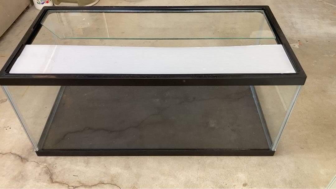 ガラス製水槽　大小2個　他，付属品つき