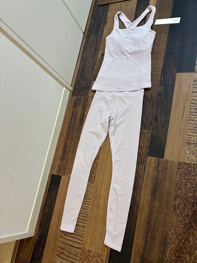 極美　emmi エミヨガ　ヨガウェア　薄パープル　吸水速乾　UVカット　接触冷感