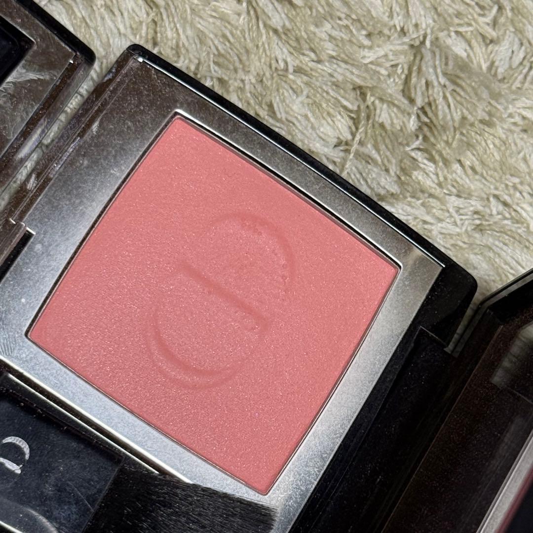 ディオールスキン　ルージュブラッシュ　Dior パウダーチーク ピンク