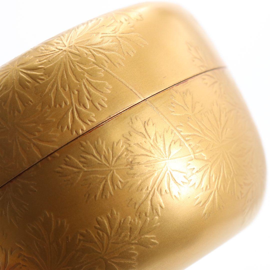 粉溜 花文平棗 しのぶ金蒔絵 金梨子地 時代箱　M998