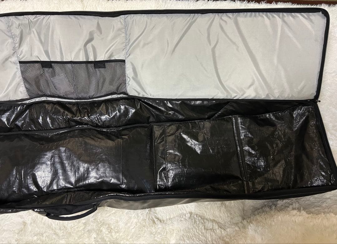 新品未使用 パタゴニア ブラックホールスノーローラー スノーボード スノーバッグ