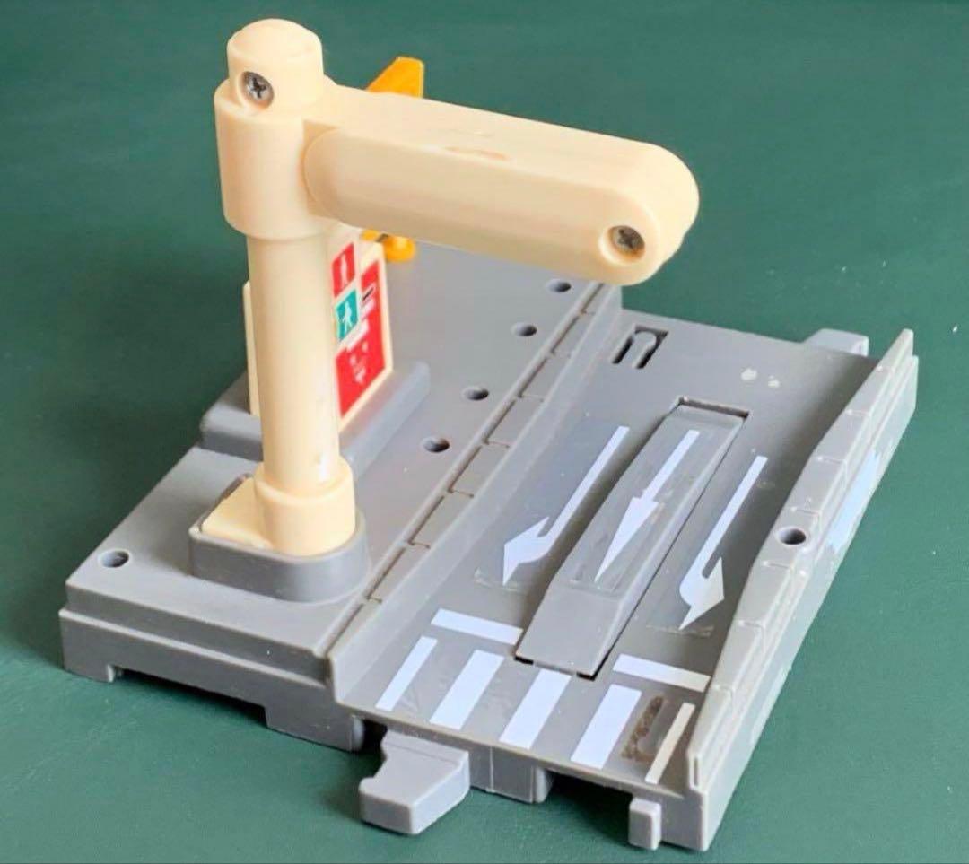 トミカタウン 信号機 ガソリンスタンド 踏切 など５点セット