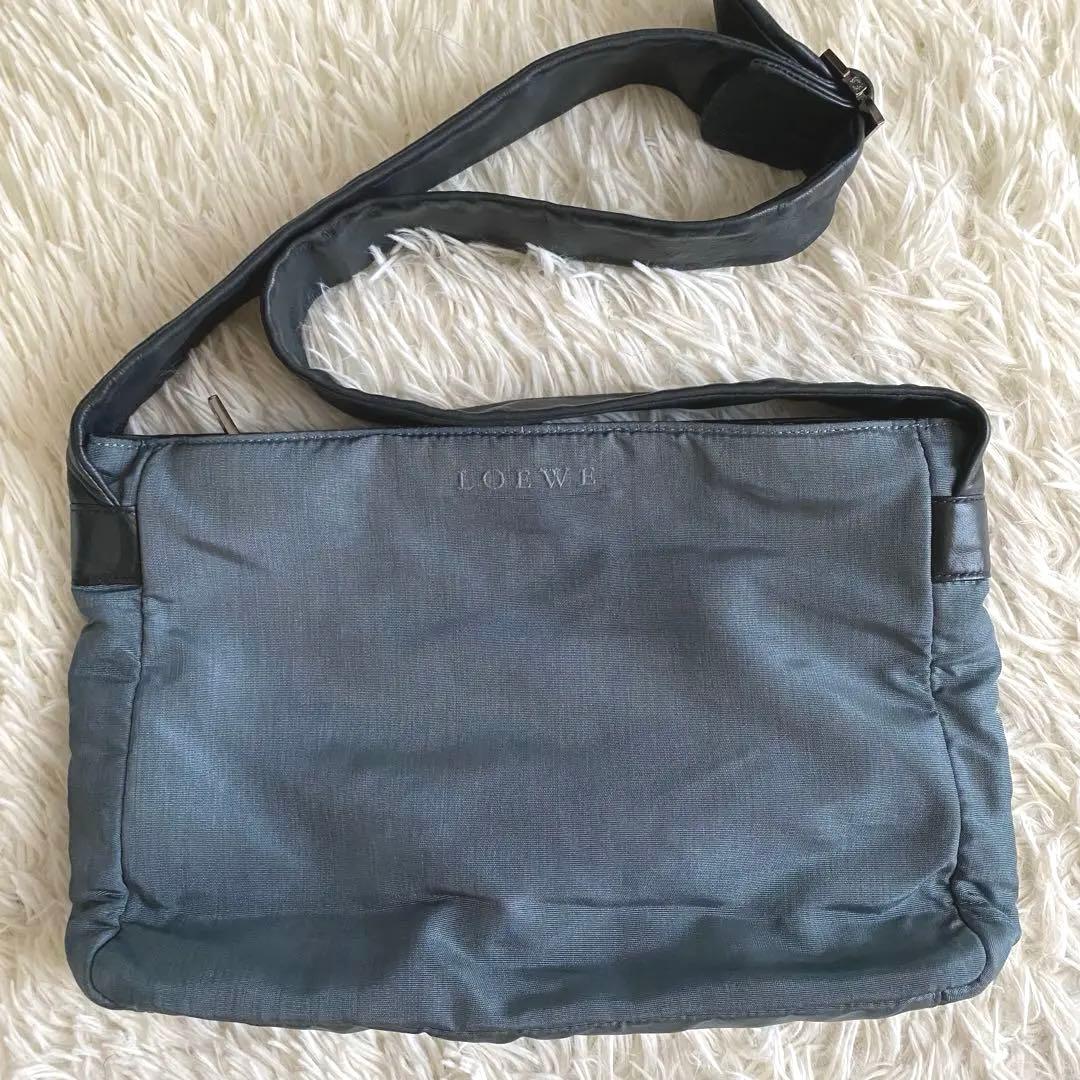 ロエベ ショルダーバック レザー