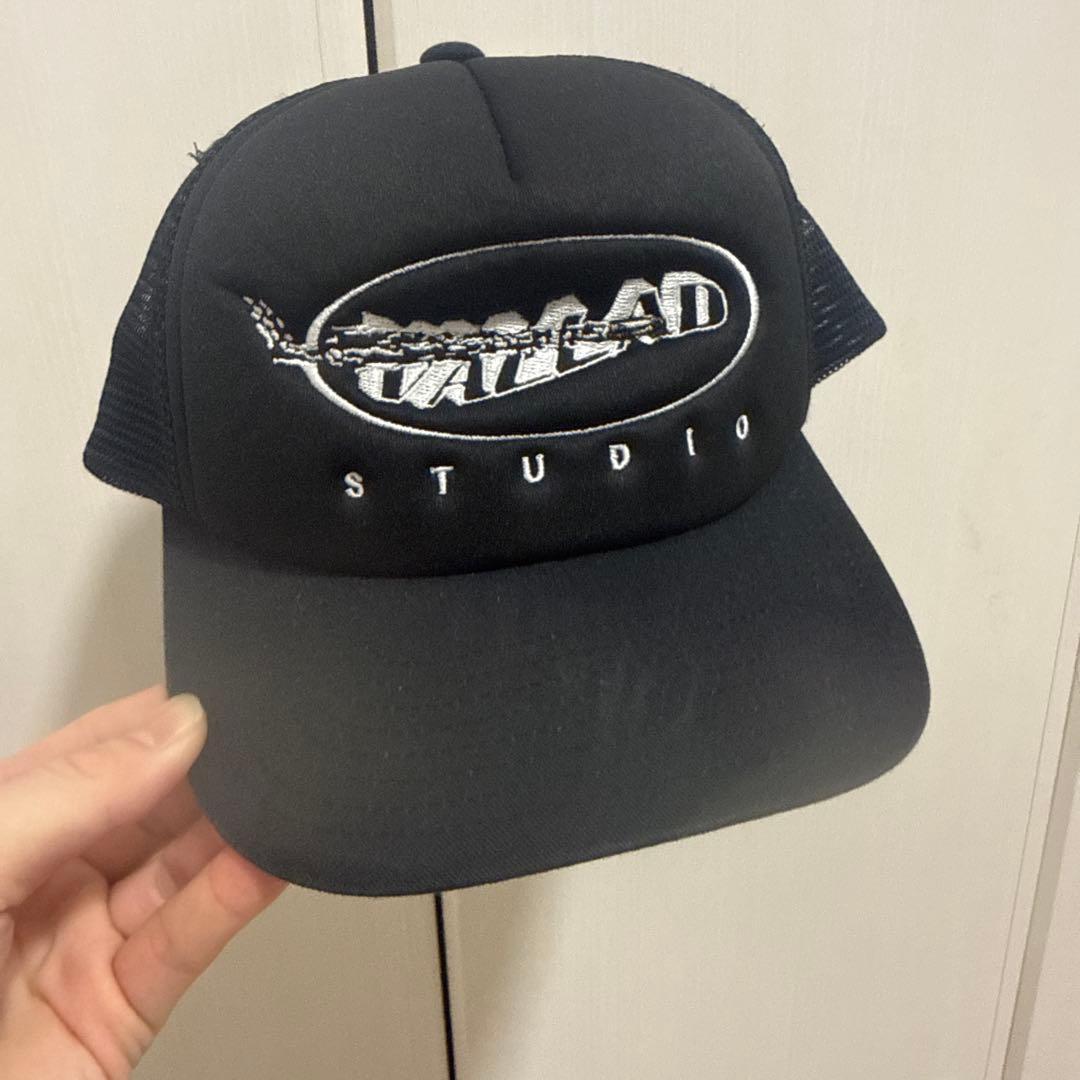 VALLAD 刺繍ロゴ ブラックキャップ