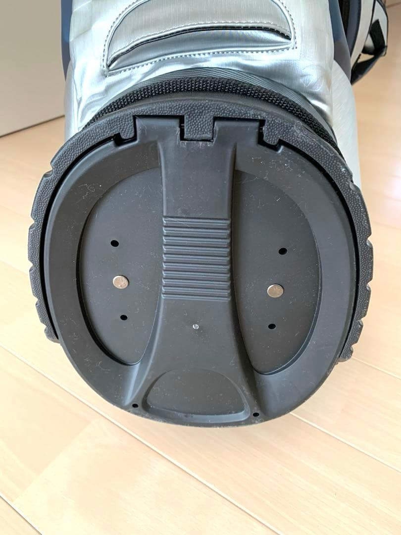 ＂ほぼ新品＂テーラーメイド　グローバルツアーモデル　スタンドバッグ