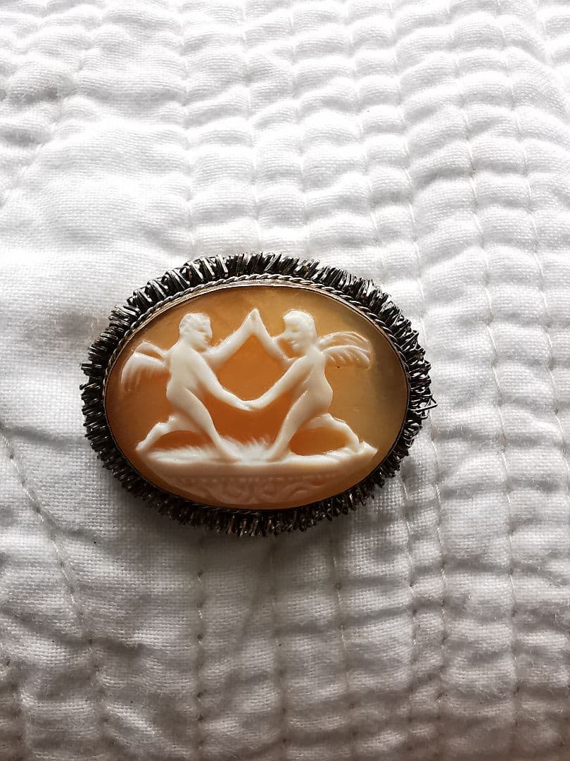 アンティーク シェルカメオブローチ 手を繋ぐ天使達 真鍮 銅ヤーン 兼ネックレス