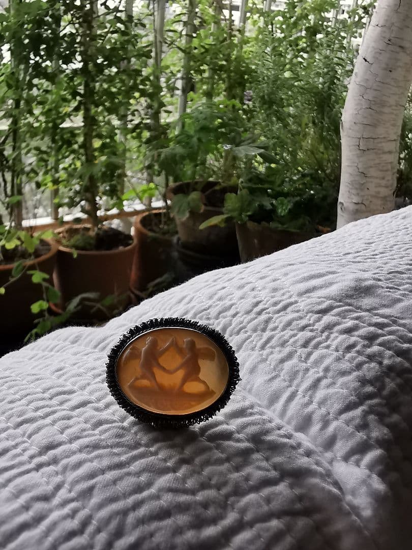 アンティーク シェルカメオブローチ 手を繋ぐ天使達 真鍮 銅ヤーン 兼ネックレス