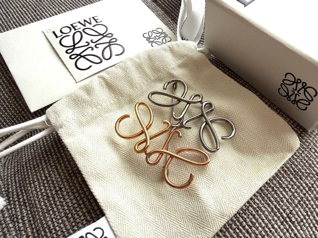 専用商品 ロエベアナグラム ブローチ