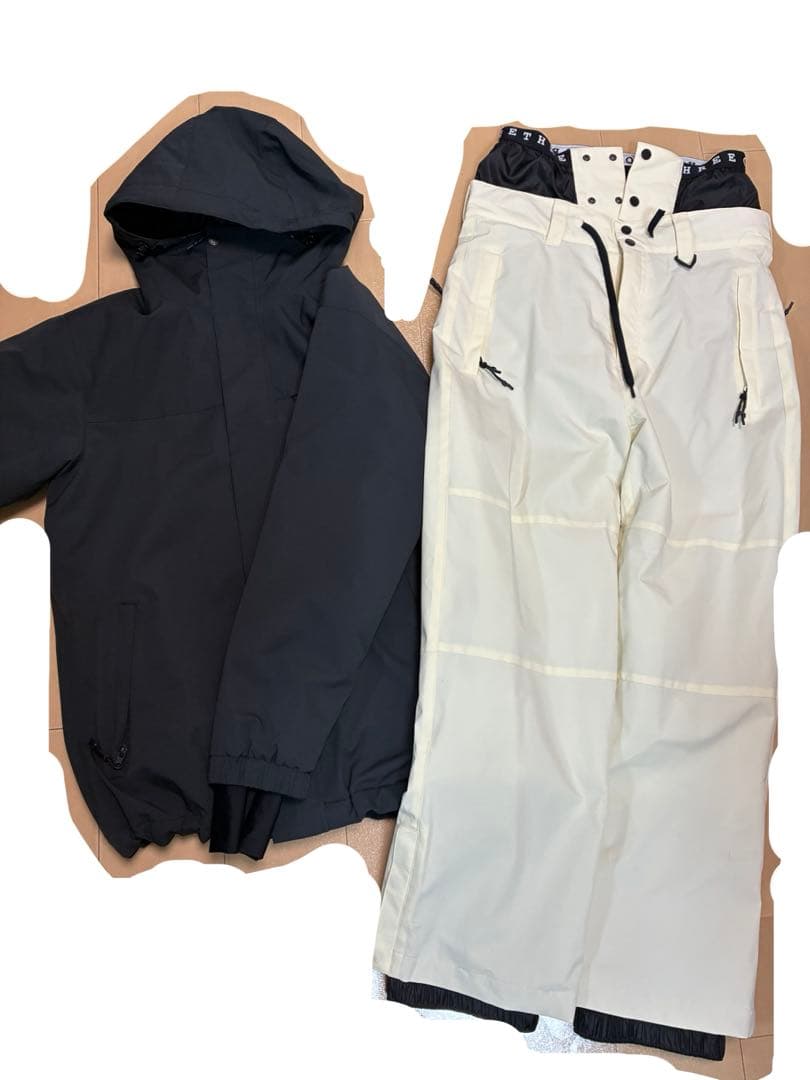 スキーウェア　スノボウェア 上下セット　ブラック　着画あり