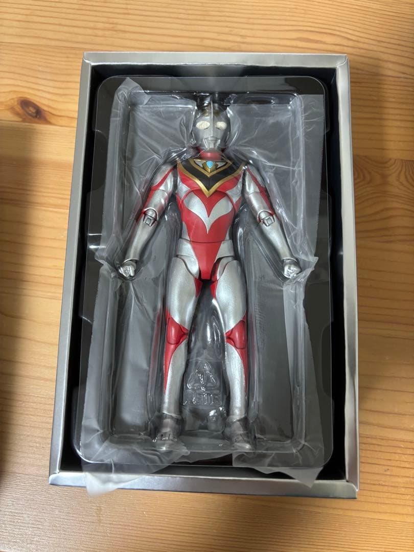 S.H.Figuarts真骨彫製法　ウルトラマンガイア(V2)