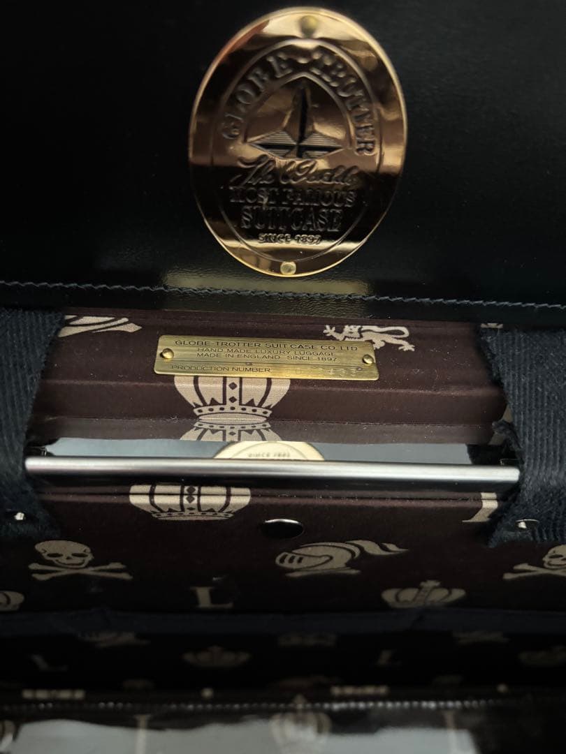 GLOB-TROTTER LOVELESSコラボバニティケース